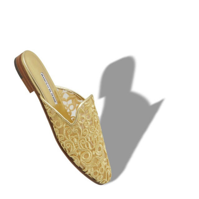 MANOLO BLAHNIK(マノロブラニク)の【新品】マノロブラニク 50周年限定モデル レース ミュール ゴールド 23cm レディースの靴/シューズ(ミュール)の商品写真