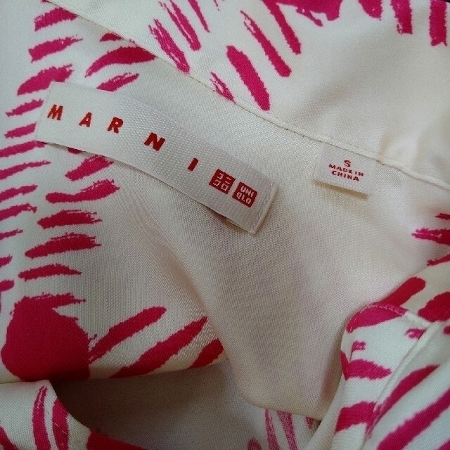 Marni(マルニ)のリルリル様専用　MARNI ✖UNIQLO 　オープンカラーシャツ　人気 レディースのトップス(シャツ/ブラウス(半袖/袖なし))の商品写真