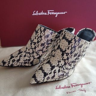 フェラガモ(Ferragamo)のFerragamo　フェラガモ　ミュール　新品未使用　大幅再値下げ(ミュール)