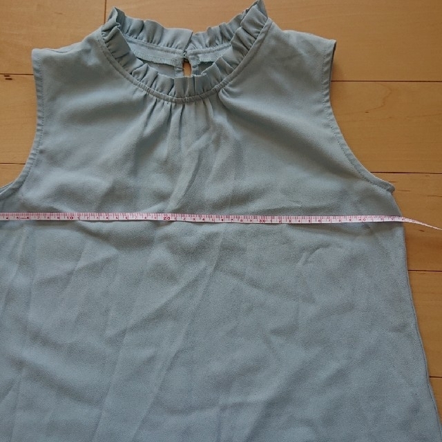 GU(ジーユー)のGU フリルネックブラウス ノースリーブ レディースのトップス(シャツ/ブラウス(半袖/袖なし))の商品写真