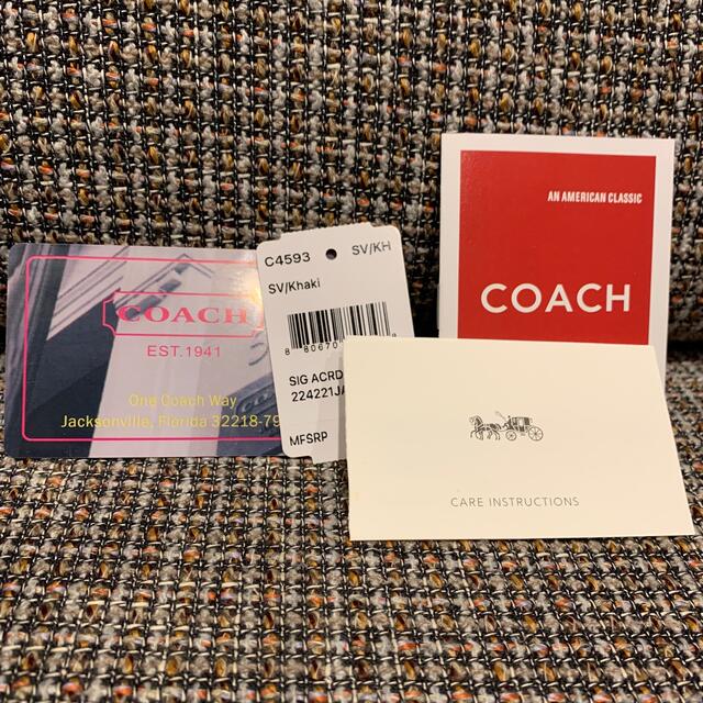 COACH(コーチ)のショプバ・箱付き　4593  パスケース　ブラウンシグネチャー×スヌーピーコラボ レディースのファッション小物(パスケース/IDカードホルダー)の商品写真