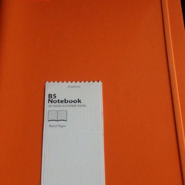 レザー ノートブック アイデアブック Vättern B5 オレンジ インテリア/住まい/日用品の文房具(ノート/メモ帳/ふせん)の商品写真
