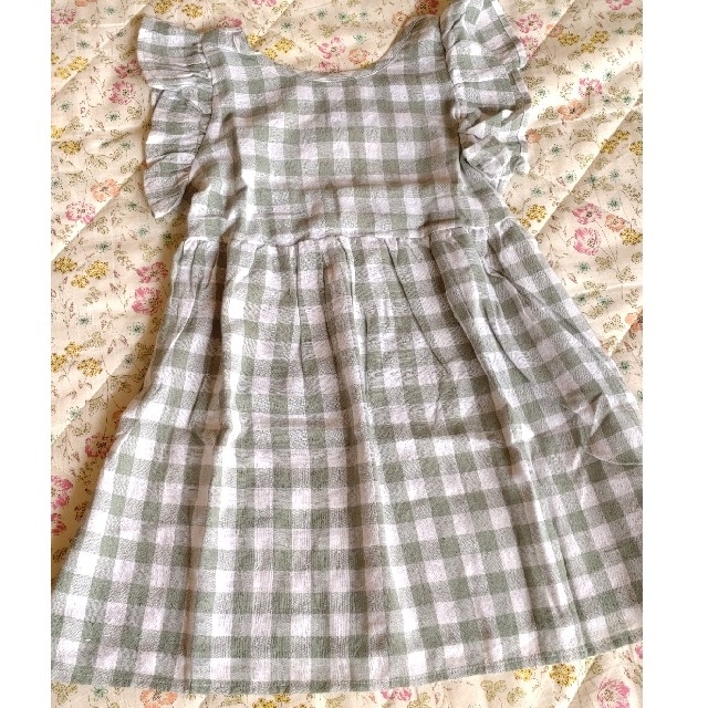 Bee(ビー)のBee des Bee ギンガムチェック柄ワンピース　110 キッズ/ベビー/マタニティのキッズ服女の子用(90cm~)(ワンピース)の商品写真