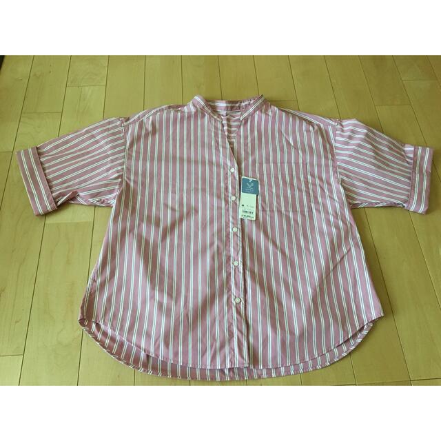 GU(ジーユー)のジーユー　シャツ　ホワイト　ピンク　桃色 レディースのトップス(シャツ/ブラウス(半袖/袖なし))の商品写真