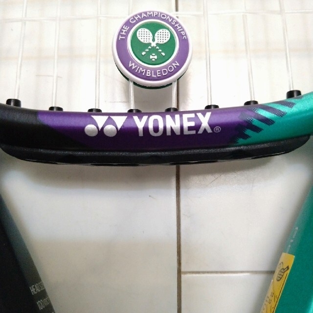 YONEX(ヨネックス)のYONEX　テニスラケット　美品　硬式　280g　新作　カバー有り スポーツ/アウトドアのテニス(ラケット)の商品写真