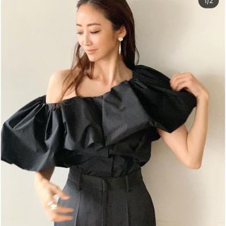 スタイリング(styling/)のstyling ラッフルブラウス　神崎恵さん着用　オフショル　ブラック　(シャツ/ブラウス(半袖/袖なし))