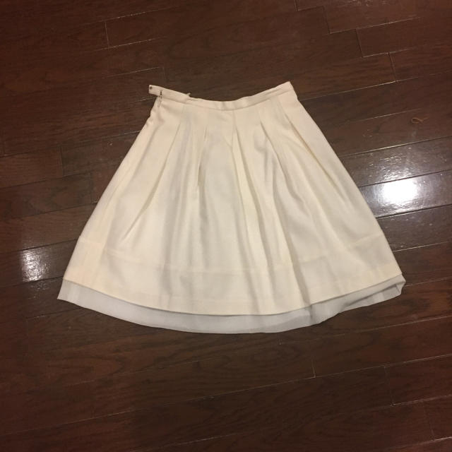 QUEENS COURT(クイーンズコート)のクイーンズコート 白スカート レディースのスカート(ひざ丈スカート)の商品写真