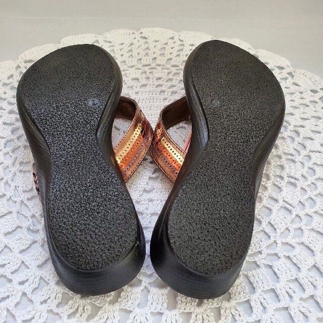 新品✧夏！キラキラのスパンコールビーチサンダル　ブラウンメタリック レディースの靴/シューズ(ビーチサンダル)の商品写真
