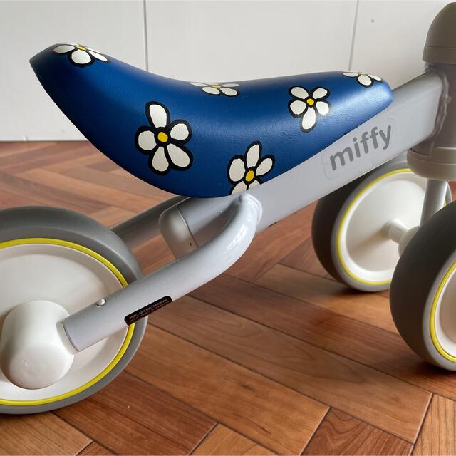 D-bike mini ディーバイクミニ　miffy ミッフィー三輪車 キッズ/ベビー/マタニティの外出/移動用品(三輪車)の商品写真