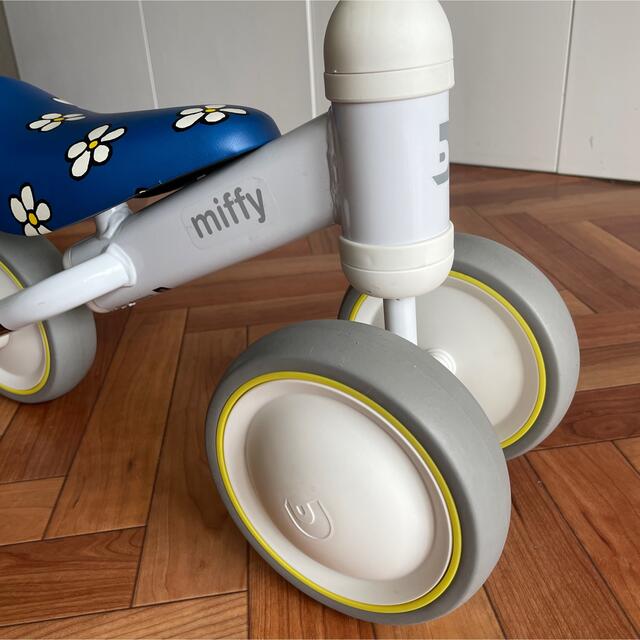 D-bike mini ディーバイクミニ　miffy ミッフィー三輪車 キッズ/ベビー/マタニティの外出/移動用品(三輪車)の商品写真