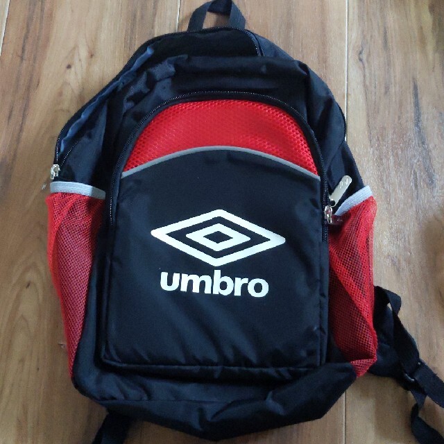 UMBRO(アンブロ)のUMBROキッズリュック キッズ/ベビー/マタニティのこども用バッグ(リュックサック)の商品写真