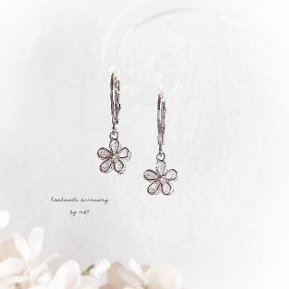 ˖ ࣪⭑フレンチフック お花のピアス˖ ࣪⭑(ピアス)