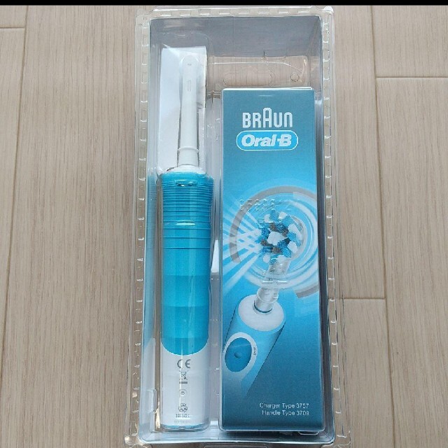 BRAUN(ブラウン)のOral−B D12013A電動歯ブラシ、ブラウン スマホ/家電/カメラの美容/健康(電動歯ブラシ)の商品写真