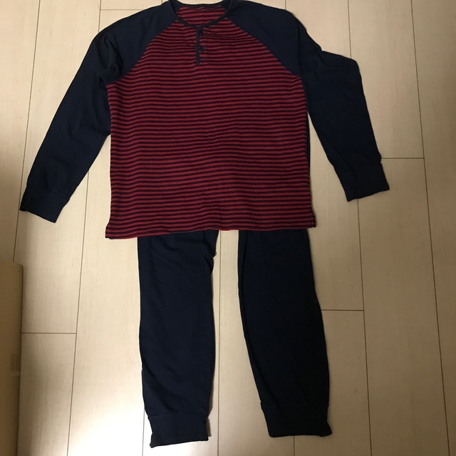 UNIQLO(ユニクロ)のUNIQLO キッズ　パジャマ　XL(150) キッズ/ベビー/マタニティのキッズ服男の子用(90cm~)(パジャマ)の商品写真