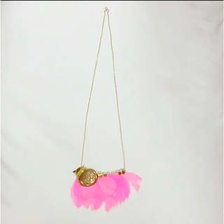 アッシュペーフランス(H.P.FRANCE)のimago ネックレス 鳥 ゴールド ピンク フェザー(ネックレス)
