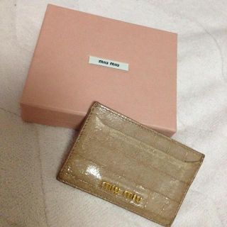 ミュウミュウ(miumiu)のmiu miu パスケース☆さらに値下げ(名刺入れ/定期入れ)