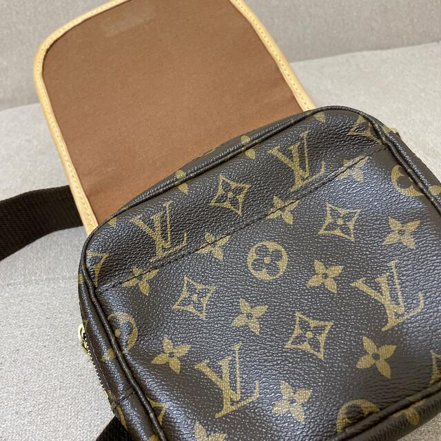 LOUIS VUITTON(ルイヴィトン)のLOUIS VUITTON バムバッグボスフォール メンズのバッグ(ボディーバッグ)の商品写真