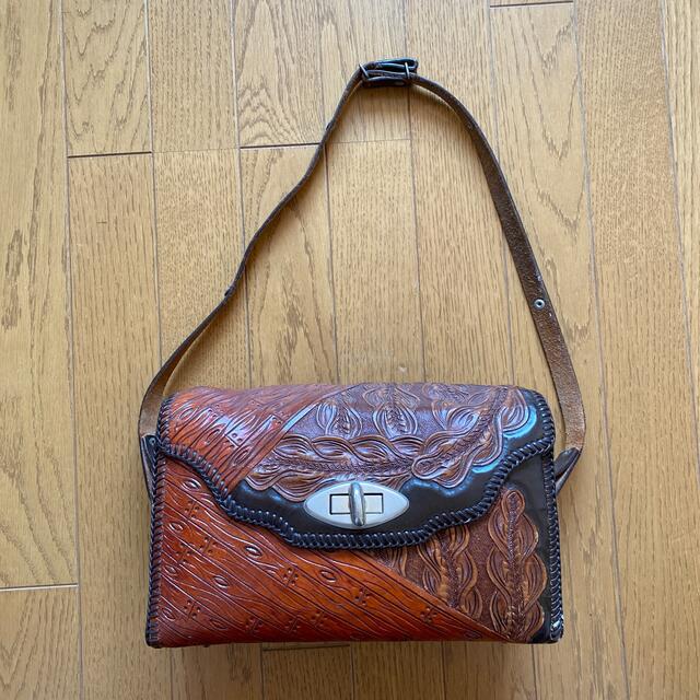 Lochie(ロキエ)のレザー　彫刻　ショルダー　ハンド　バック　vintage used レディースのバッグ(ショルダーバッグ)の商品写真