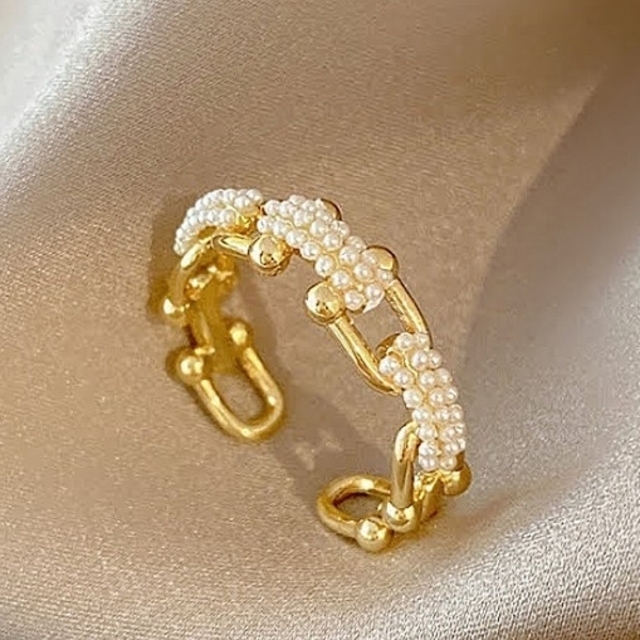 リング パール 指輪 色 ゴールド プチパール  アクセサリー デザインリング レディースのアクセサリー(リング(指輪))の商品写真