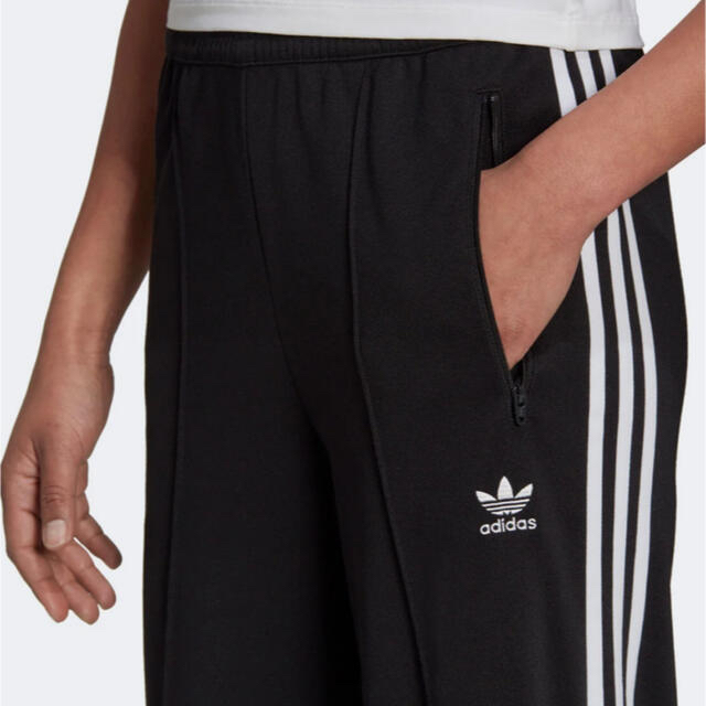 adidas(アディダス)のadidasアディカラークラシックストラックパンツXSジャージーブラック レディースのパンツ(その他)の商品写真