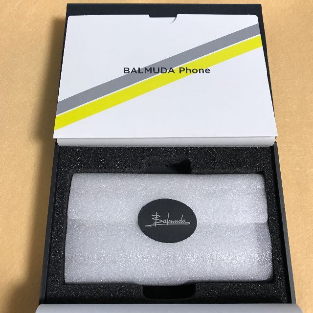 新品・未使用】BALMUDA Phone｜ミニマルで美しい一台｜在庫わずか