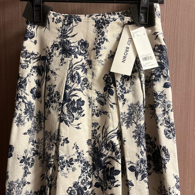 Lily Brown フラワージュイパターンロングスカート セール 登場から