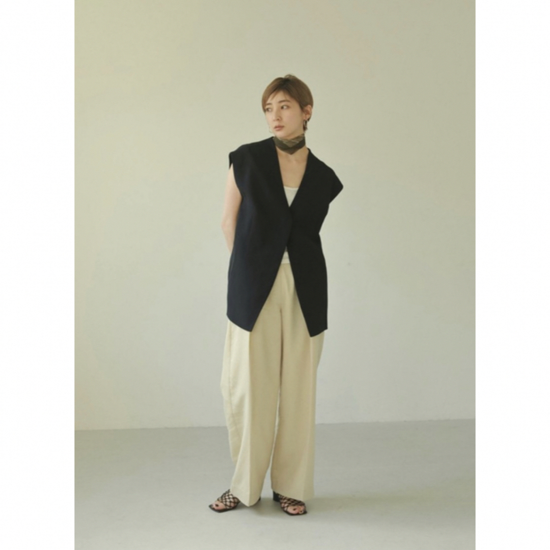 検討します～todayful Linen Tuck Trousers ECRU 38 - カジュアルパンツ