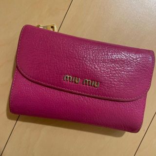 ミュウミュウ(miumiu)のmiumiu折り財布(財布)