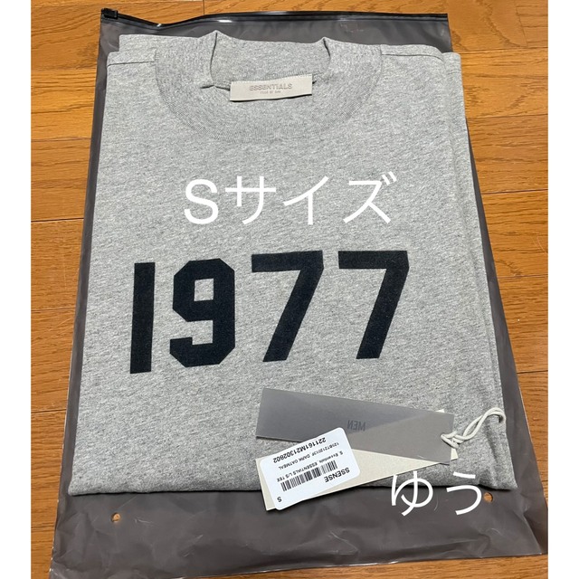 FEAR OF GOD(フィアオブゴッド)のFog Essentials 1977 ロング スリーブ Tシャツ S メンズのトップス(Tシャツ/カットソー(七分/長袖))の商品写真