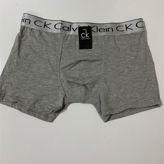 Calvin Klein カルバンクライン　ボクサーパンツMサイズ3枚セット メンズのアンダーウェア(ボクサーパンツ)の商品写真