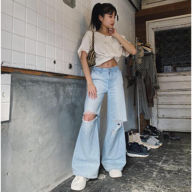 SLY(スライ)のSOPHIA TROUSER WIDE SHOWER BLEACH M レディースのパンツ(デニム/ジーンズ)の商品写真