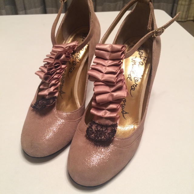 Odette e Odile(オデットエオディール)のオデットオデールのピンクフリフリヒール レディースの靴/シューズ(ハイヒール/パンプス)の商品写真