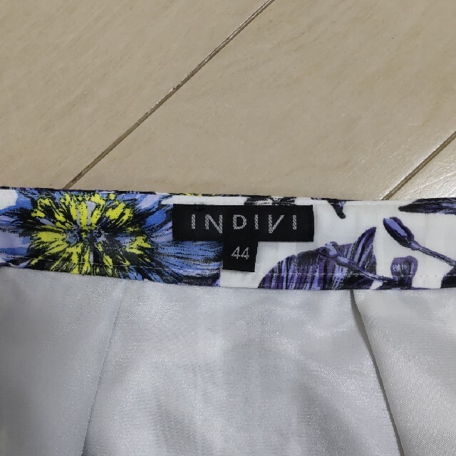 INDIVI(インディヴィ)のINDIVI 44サイズ ひざ丈スカート レディースのスカート(ひざ丈スカート)の商品写真