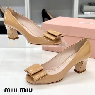 ミュウミュウ(miumiu)の4237 未使用 ミュウミュウ パテント リボン オープントゥ パンプス(ハイヒール/パンプス)