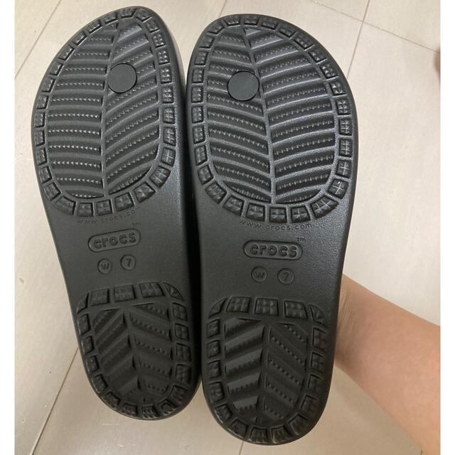 crocs(クロックス)のクロックス　ビーサン　黒 レディースの靴/シューズ(ビーチサンダル)の商品写真
