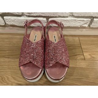 36 miumiu グリッターサンダル