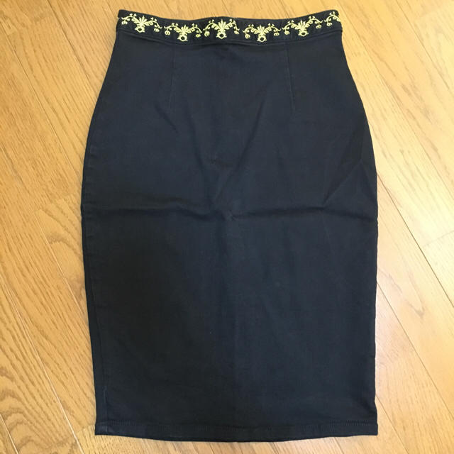 EVRIS(エヴリス)のEVRIS エンブロイダリー刺繍スカート レディースのスカート(ひざ丈スカート)の商品写真