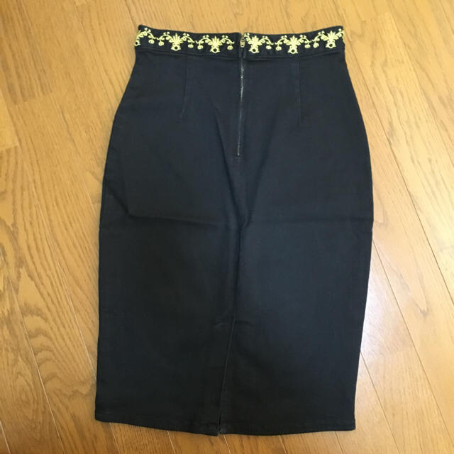 EVRIS(エヴリス)のEVRIS エンブロイダリー刺繍スカート レディースのスカート(ひざ丈スカート)の商品写真
