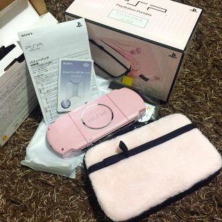 ソニー(SONY)の【ほぼ新品！】PSP3000 ブロッサム ピンク バリューパック(その他)