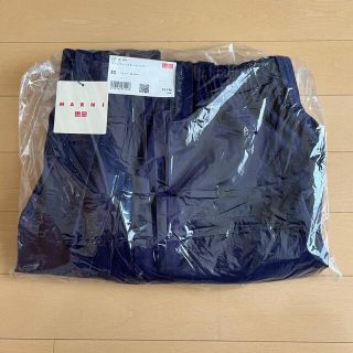 ユニクロ(UNIQLO)のユニクロ　マルニ　ワイドフィットタックパンツ　ブルーXS (スラックス)