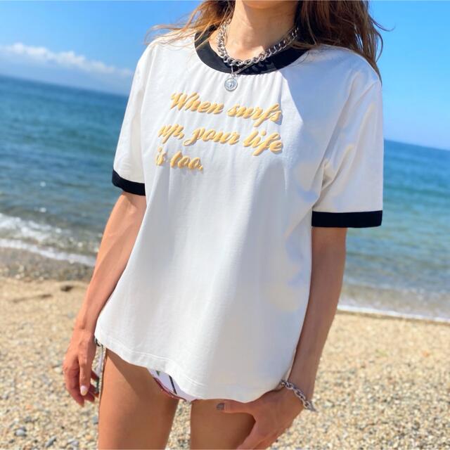 BAYFLOW(ベイフロー)のカップルコーデに☆LUSSO SURF 3DロゴトリムTシャツ　レディースサイズ レディースのトップス(Tシャツ(半袖/袖なし))の商品写真