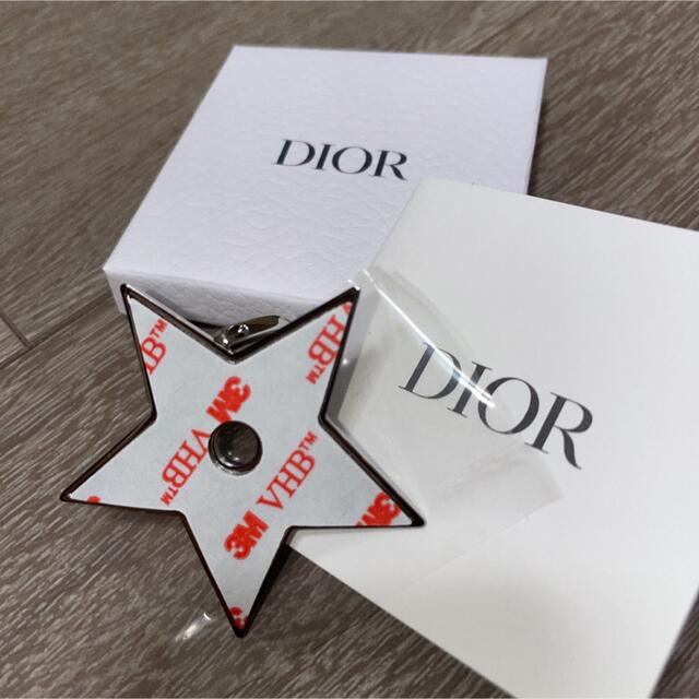 Christian Dior(クリスチャンディオール)の【新品未使用】クリスチャンディオール スマホリング　スター形 Dior 箱付き スマホ/家電/カメラのスマホアクセサリー(その他)の商品写真