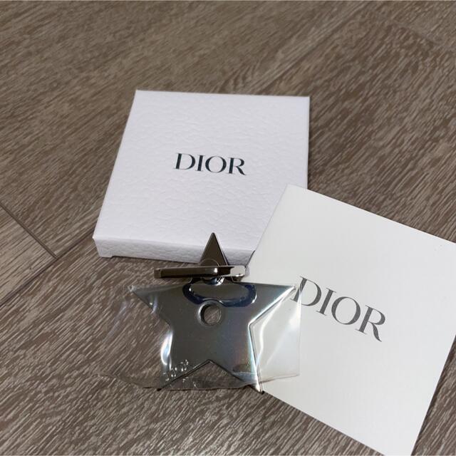 Christian Dior(クリスチャンディオール)の【新品未使用】クリスチャンディオール スマホリング　スター形 Dior 箱付き スマホ/家電/カメラのスマホアクセサリー(その他)の商品写真