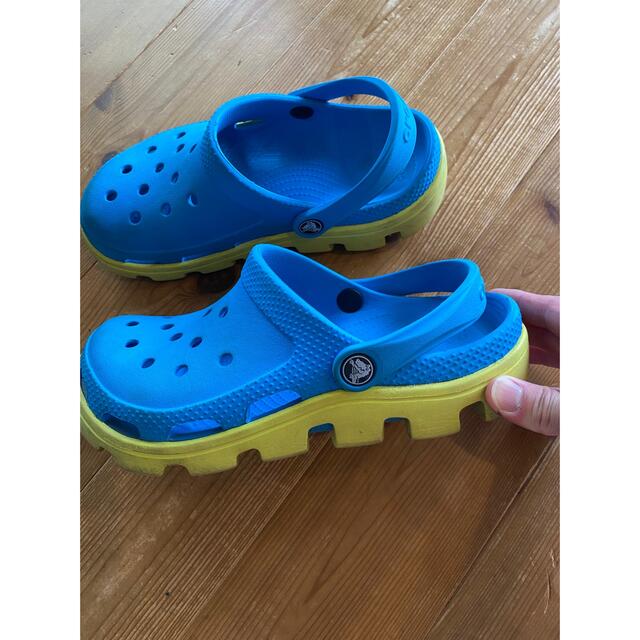 crocs(クロックス)のクロックス キッズ/ベビー/マタニティのキッズ靴/シューズ(15cm~)(サンダル)の商品写真