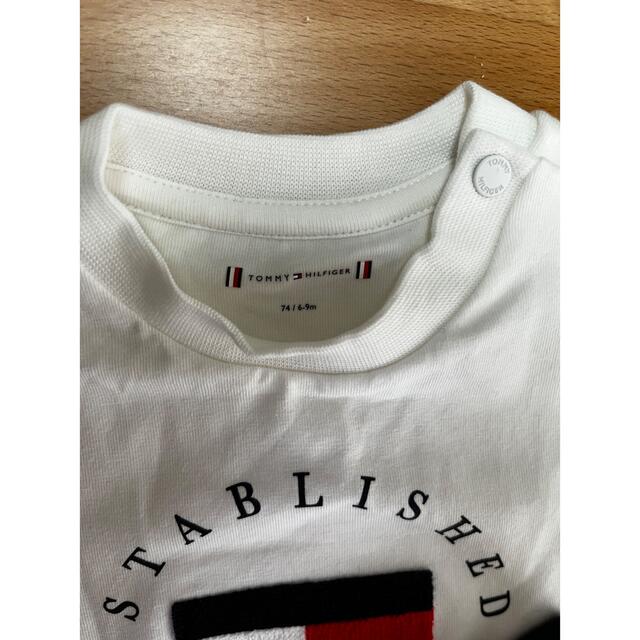 TOMMY HILFIGER(トミーヒルフィガー)の値下げ！【上下セット】新品未使用　トミーヒルフィガー 半袖Tシャツ 短パン 74 キッズ/ベビー/マタニティのベビー服(~85cm)(Ｔシャツ)の商品写真