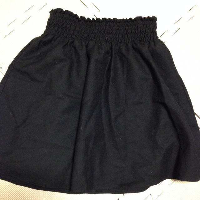 URBAN RESEARCH(アーバンリサーチ)のアーバンリサーチ  黒スカート レディースのスカート(ひざ丈スカート)の商品写真