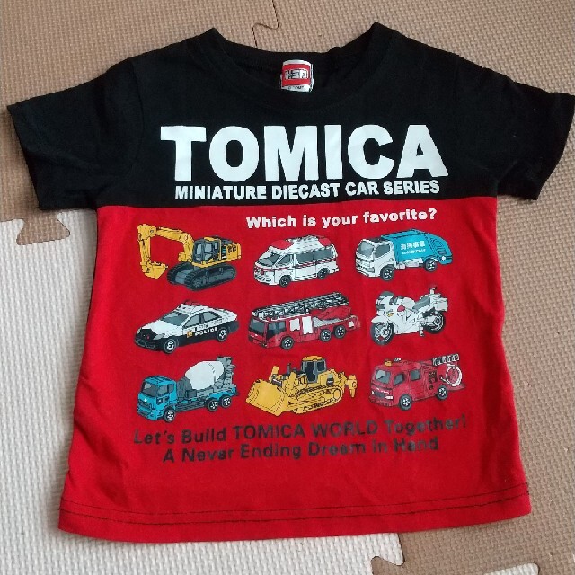 Takara Tomy(タカラトミー)のトミカ　95cm Tシャツ  タカラトミー　男の子　車好き　働く車 キッズ/ベビー/マタニティのキッズ服男の子用(90cm~)(Tシャツ/カットソー)の商品写真