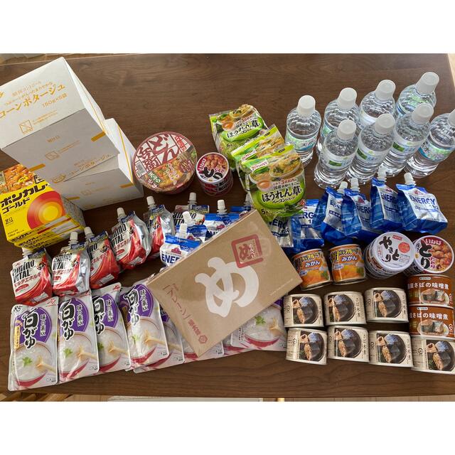 食品詰め合わせ　お得　めんべい付き　大量　非常食 食品/飲料/酒の加工食品(レトルト食品)の商品写真