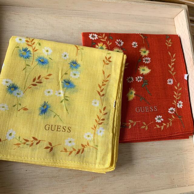 GUESS(ゲス)の【まとめ買い100円引き】GUESS 大判　ハンカチ レディースのファッション小物(ハンカチ)の商品写真