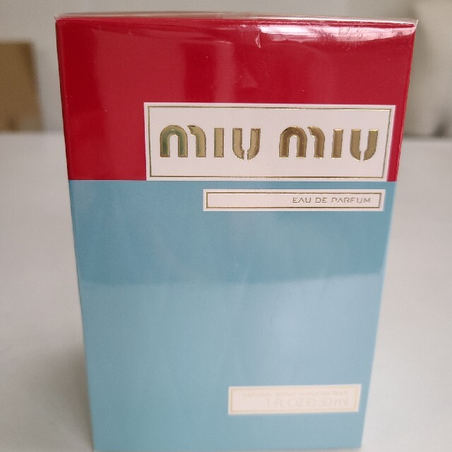 miumiu(ミュウミュウ)の新品未開封miumiuミュウミュウMIUオードパルファム30ml コスメ/美容の香水(香水(女性用))の商品写真